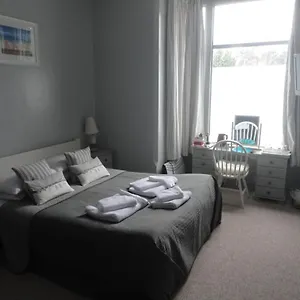 Bed & Breakfast Waves In, Bournemouth